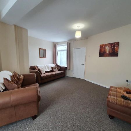 2 Bed House, Contractors & Holiday Guests Welcomed Dowlais Εξωτερικό φωτογραφία