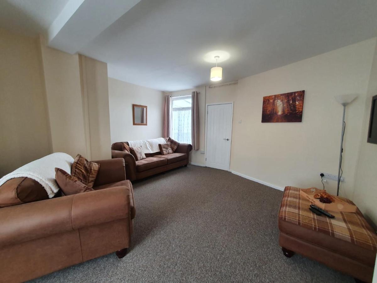 2 Bed House, Contractors & Holiday Guests Welcomed Dowlais Εξωτερικό φωτογραφία