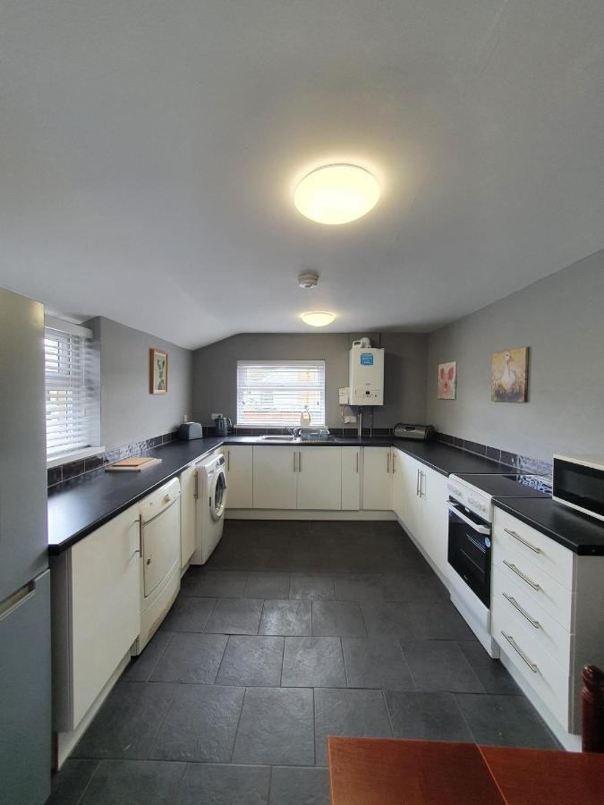 2 Bed House, Contractors & Holiday Guests Welcomed Dowlais Εξωτερικό φωτογραφία
