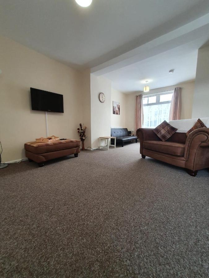 2 Bed House, Contractors & Holiday Guests Welcomed Dowlais Εξωτερικό φωτογραφία
